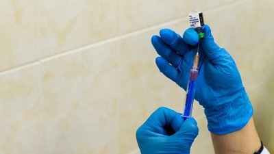 Скільки людей прищепили та скільки ще чекають на вакцинацію. Дані МОЗ