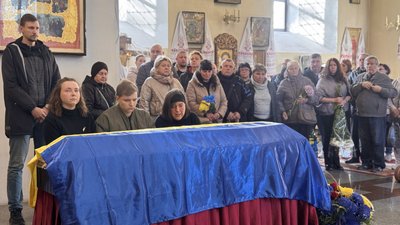 У Полтаві прощаються із військовим Сергієм Хлопоніним, який загинув на Харківщині