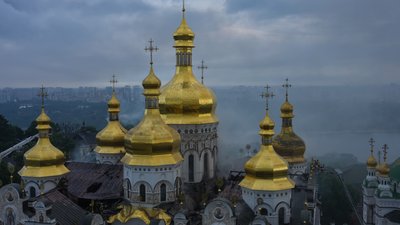Рятувальники ліквідовують пожежу на території Києво-Печерської лаври