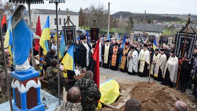 Жалобні дні у громадах: на Тернопільщині попрощалися із загиблими воїнами Жалобні дні у громадах: на Тернопільщині попрощалися із загиблими воїнами