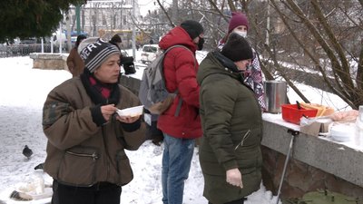Хто у скруті: у Рівному волонтери організовують благодійні обіди