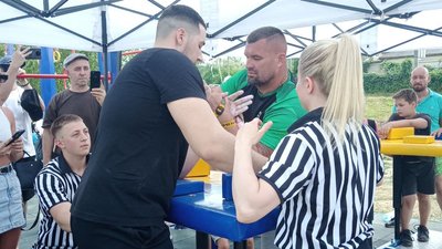 Змагання з армреслінгу вперше відбулися на Ужгородщині Змагання з армреслінгу вперше відбулися на Ужгородщині