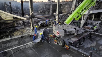 Кількість жертв через ракетний обстріл ТЦ у Кременчуці зросла