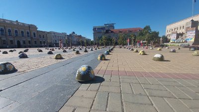 207 касок розмалювали волонтери та діти 207 касок розмалювали волонтери та діти