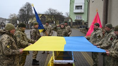 На Тернопільщині попрощалися із загиблим бійцем Миколою Юрчишиним На Тернопільщині попрощалися із загиблим бійцем Миколою Юрчишиним