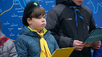 У центрі Дніпра діти влаштували акцію до Дня пам'яті жертв Голодоморів У центрі Дніпра діти влаштували акцію до Дня пам'яті жертв Голодоморів