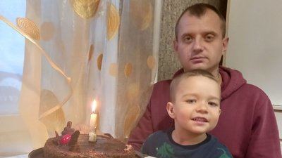 "Кожен день питає, де тато": на Харківщині родина чекає на повернення з полону захисника "Азовсталі" "Кожен день питає, де тато": на Харківщині родина чекає на повернення з полону захисника "Азовсталі"