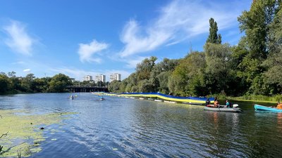 У Сумах встановили рекорд України на підняття найбільшого прапора України на воді У Сумах встановили рекорд України на підняття найбільшого прапора України на воді