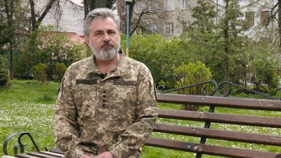 "Це війна батьків, а не дітей": тернополянин змінив кабінет головного лікаря на окопи "Це війна батьків, а не дітей": тернополянин змінив кабінет головного лікаря на окопи