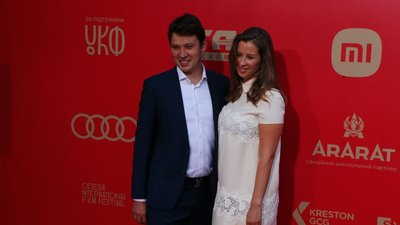 В Одесі розпочалася церемонія закриття ОМКФ. Фоторепортаж з червоної доріжки В Одесі розпочалася церемонія закриття ОМКФ. Фоторепортаж з червоної доріжки