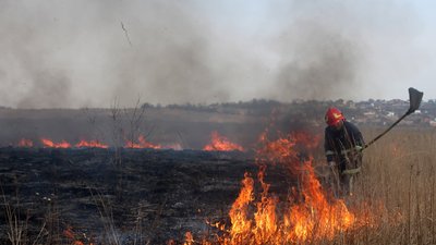 На Івано-Франківщині зафіксували 11 пожеж сухої трави На Івано-Франківщині зафіксували 11 пожеж сухої трави