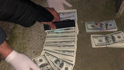 ДБР затримало одеського прокурора при одержанні хабара в 25 тисяч доларів