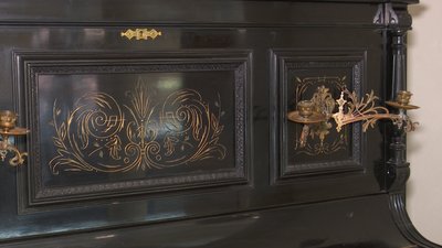 Дніпрянин подарував музею піаніно початку 20 століття
