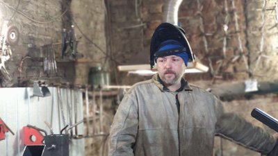 Тернополянин виготовляє металеві печі для військових Тернополянин виготовляє металеві печі для військових