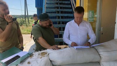 Заробляли на безкоштовних ліках для онкохворих – медикам Житомирського онкодиспансеру повідомили про підозри Заробляли на безкоштовних ліках для онкохворих – медикам Житомирського онкодиспансеру повідомили про підозри