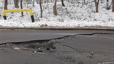 "Дорога валиться": на Червоному Шляху у Полтаві перекриють рух на дорозі "Дорога валиться": на Червоному Шляху у Полтаві перекриють рух на дорозі
