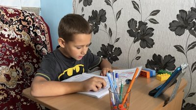 Вісім дітей та троє вчителів. Як навчаються у зруйнованій війною Новогригорівці на Миколаївщині Вісім дітей та троє вчителів. Як навчаються у зруйнованій війною Новогригорівці на Миколаївщині