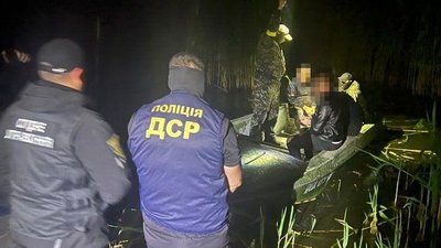 До 5 000 доларів за виїзд до "Придністров'я". На Одещині затримали організаторів "трансферу" призовників – Нацполіція До 5 000 доларів за виїзд до "Придністров'я". На Одещині затримали організаторів "трансферу" призовників – Нацполіція
