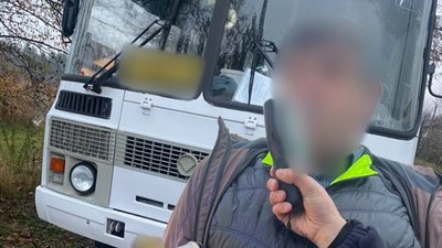 Нетверезого водія маршрутки зупинили на Рівненщині — патрульна поліція