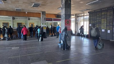 На автовокзалі Полтави скоротили більше половини рейсів На автовокзалі Полтави скоротили більше половини рейсів
