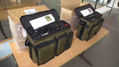Хмельницькі танцюристи передали зарядні станції на потреби ЗСУ Хмельницькі танцюристи передали зарядні станції на потреби ЗСУ