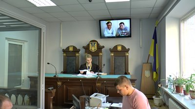 Суд щодо сина поліцейського, який із батьком нападав на перехожих у Полтаві, перенесли