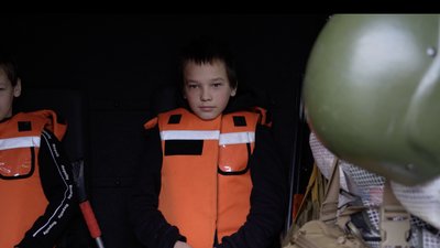 "Тут небезпечно, краще бігти звідси". З прифронтової громади Дніпропетровщини евакуювали родину з чотирма дітьми "Тут небезпечно, краще бігти звідси". З прифронтової громади Дніпропетровщини евакуювали родину з чотирма дітьми
