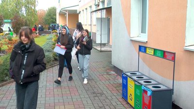 Планують висадити лавандове поле: студенти вінницького вишу сортують сміття та збирають гроші з його переробки Планують висадити лавандове поле: студенти вінницького вишу сортують сміття та збирають гроші з його переробки