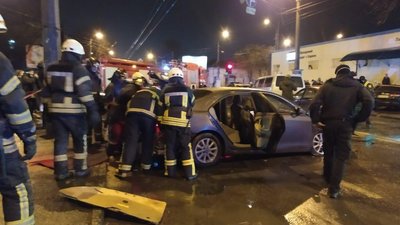 В Одесі зіткнулися п'ять автівок: одна людина загинула, двоє травмувалися В Одесі зіткнулися п'ять автівок: одна людина загинула, двоє травмувалися