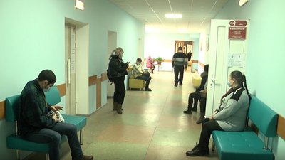 Ожеледиця у Херсоні: люди травмувалися на непосипаних тротуарах