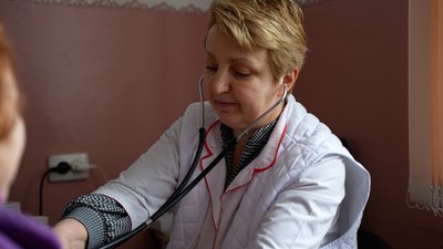 "Це просто моя робота": історія лікарки з Чернігівщини, яку Президент нагородив відзнакою "За оборону України" "Це просто моя робота": історія лікарки з Чернігівщини, яку Президент нагородив відзнакою "За оборону України"