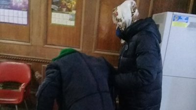 На Прикарпатті жінка три дні не могла потрапити додому через негоду На Прикарпатті жінка три дні не могла потрапити додому через негоду