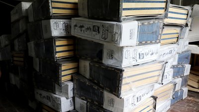 Зі словацького міста-побратима Кошице в Ужгород привезли 350 мобільних ліжок для переселенців