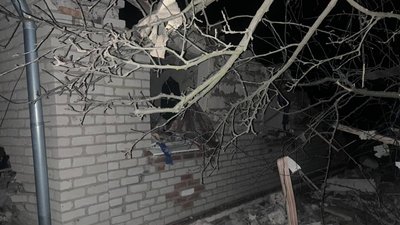 Пошкодження у будинку через влучання БпЛА у Великому Бурлуку Пошкодження у будинку через влучання БпЛА у Великому Бурлуку