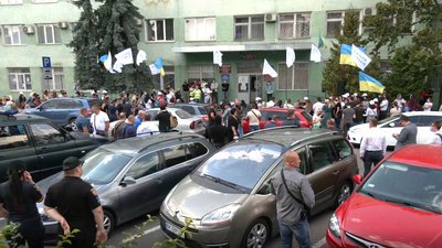Вночі у Рівному одна з партій встановила палатки та почала безстроковий протес Вночі у Рівному одна з партій встановила палатки та почала безстроковий протес