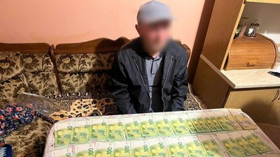 6500 доларів США з людини: на Закарпатті затримали підозрюваного у переправленні чоловіків через кордон