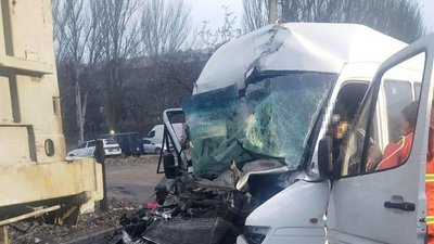 ДТП з маршруткою в Запоріжжі: трьох постраждалих шпиталізували, в якому вони стані ДТП з маршруткою в Запоріжжі: трьох постраждалих шпиталізували, в якому вони стані