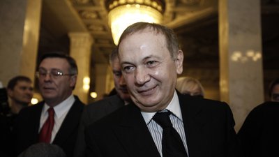 Народний депутат України від "Партії Регіонів" Юрій Іванющенко в кулуарах Верховної Ради