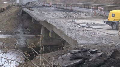 Один з травмованих - на ШВЛ: відома попередня причина та деталі обвалу мосту на Волині Один з травмованих - на ШВЛ: відома попередня причина та деталі обвалу мосту на Волині