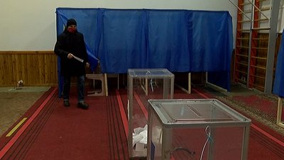 Як голосували виборці в Сумах за годину до закриття дільниці