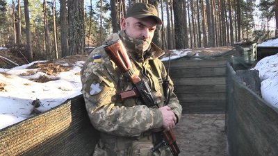 Боєць волинської тероборони освоює медичну справу у війську та навчає побратимів