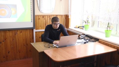 У Житомирі школяр власноруч сконструював сумку-холодильник У Житомирі школяр власноруч сконструював сумку-холодильник