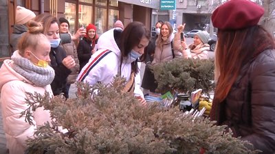Ще майже 17 тисяч на підтримку дівчаток: Херсонщина продовжує збирати кошти для двох хворих на СМА