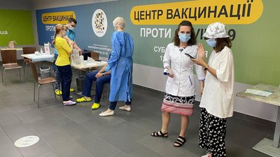 У Черкасах відкрився центр вакцинації у ТРЦ "Любава" У Черкасах відкрився центр вакцинації у ТРЦ "Любава"