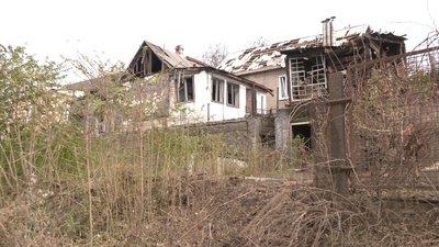 "Вікно велике було, а я ж біля нього якраз стояла". Що розповіли запоріжці про наслідки обстрілу