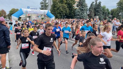 У пам’ять про загиблих: у Черкасах небайдужі "біжать за Героїв України"