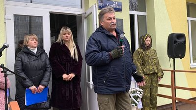 У Чернівцях загиблому Герою Олексію Мамчію відкрили меморіальну дошку У Чернівцях загиблому Герою Олексію Мамчію відкрили меморіальну дошку