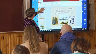 У Хмельницькому усіх охочих навчають історії України