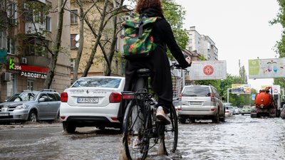 В Одесі злива затопила вулиці В Одесі злива затопила вулиці