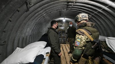 Зеленський побував на позиціях ЗСУ на адмінмежі з Кримом Зеленський побував на позиціях ЗСУ на адмінмежі з Кримом